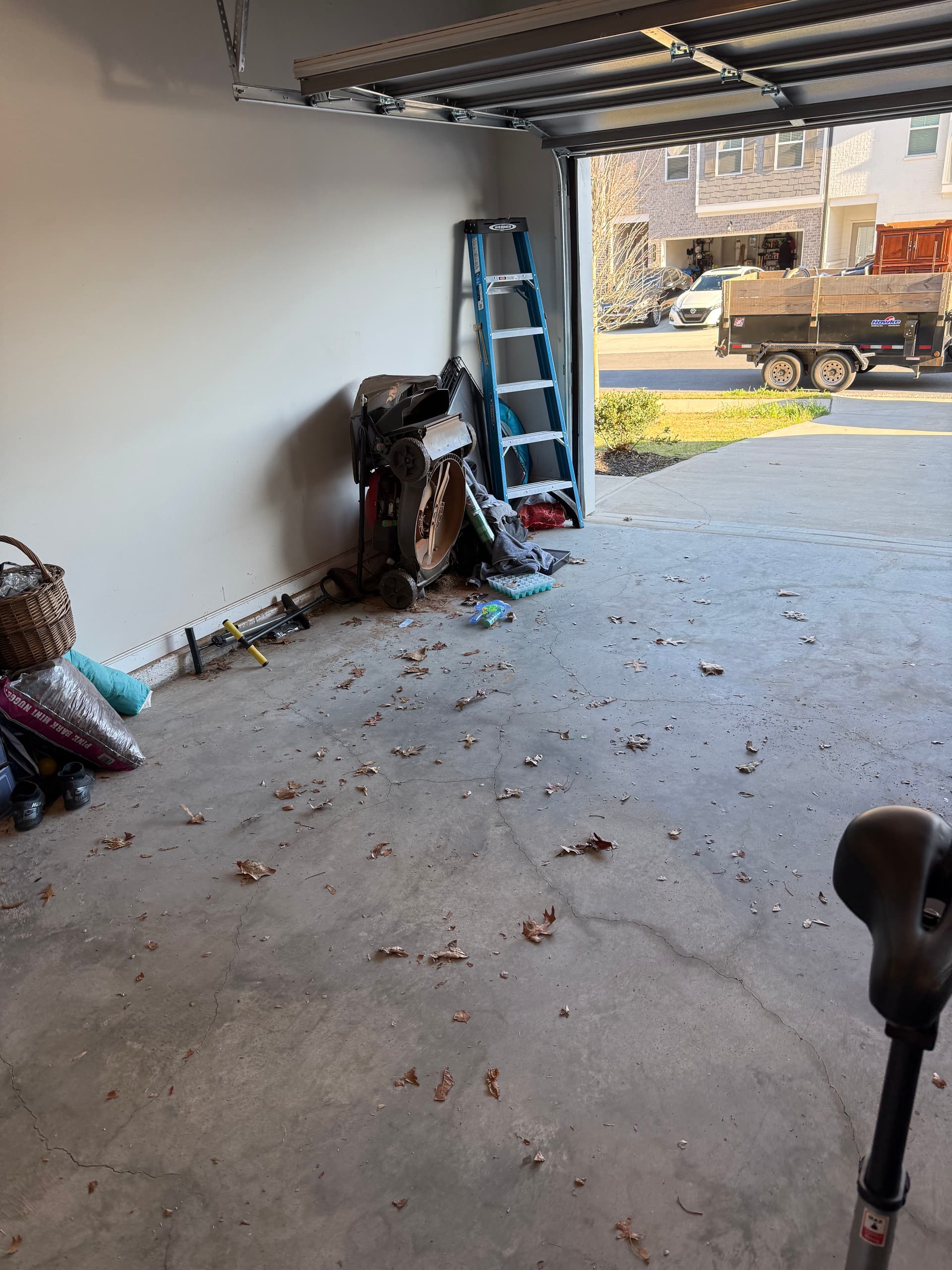 Gallery photos for Customer's Garage and Yard Decluttered for a Fresh Start: Image #4
