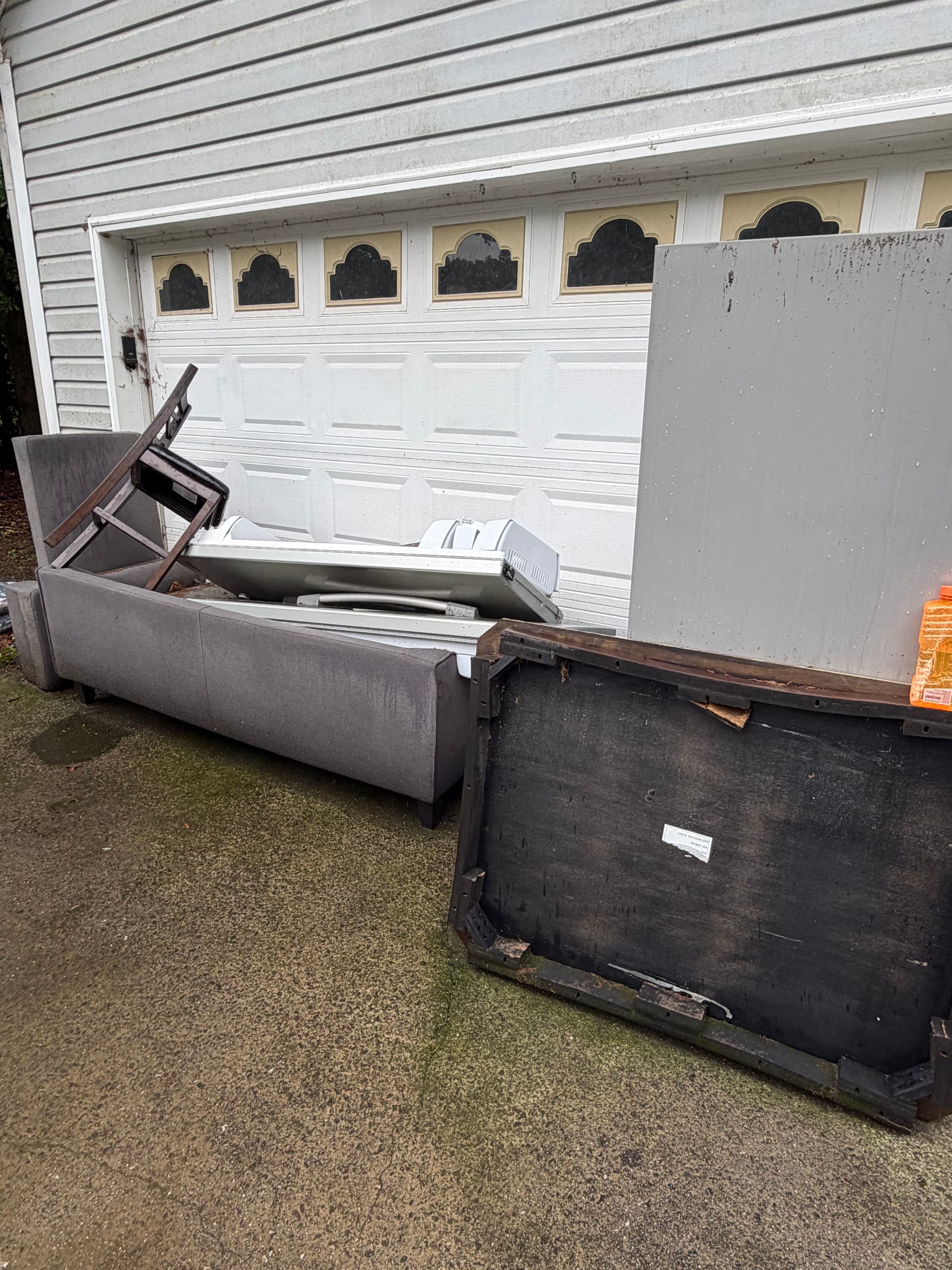 Same-Day Garage Cleanout in Hoschton Gets It Done Fast